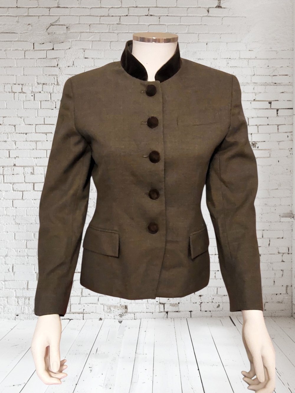 Vintage Jones Wear Tailored Wool Button Jacket. Velvet Collar And Buttons. 4 P